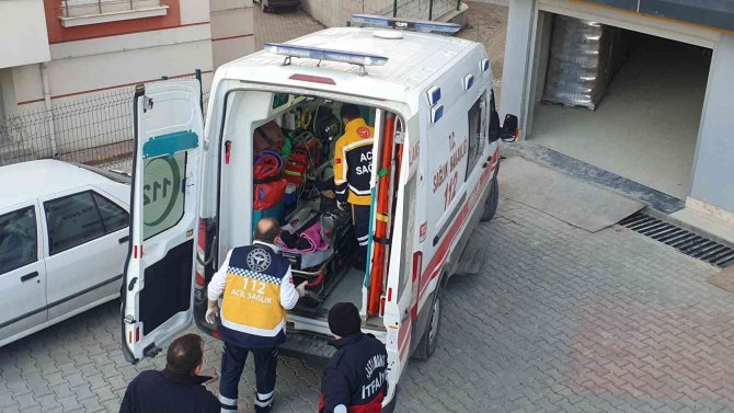 Eşi İle Tartıştıktan Sonra İntihara Kalkışan Şahsı İtfaiye Ekipleri Eve Balkondan Girerek Kurtardı