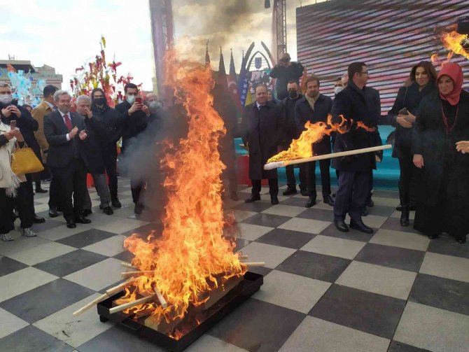 Nevruz Ateşi Keçiören’de Yandı, Büyükelçiler Üzerinden Atladı