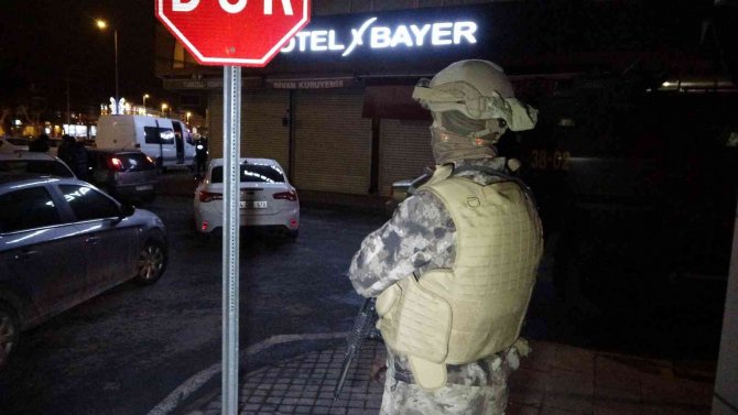 Kayseri Merkezli 4 İlde Silahlı Organize Suç Örgütüne Şafak Operasyonu