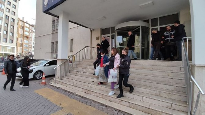 20 Yıl Hapis Cezası Olan Kadın Yakalandı