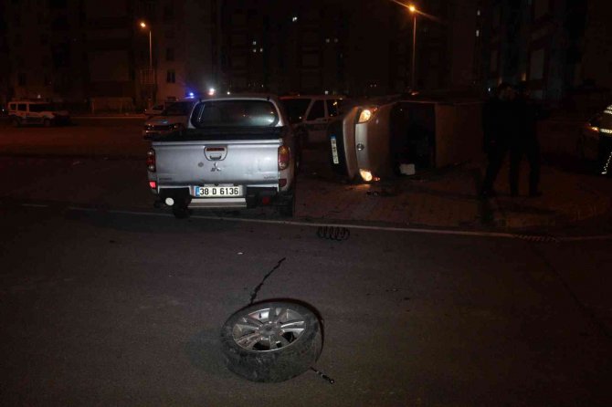 Polisten Kaçan Araç Yan Yattı