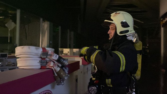 Kiev’de Enkaz Altında Kalan Siviller İçin Kurtarma Çalışmaları Sürdürülüyor