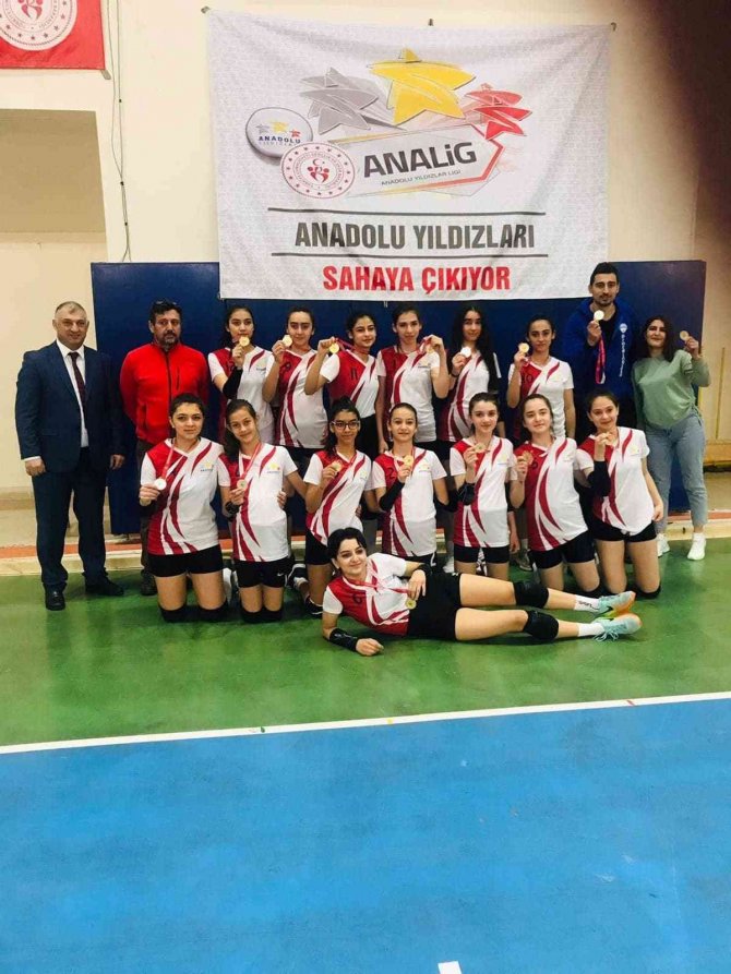 Kayseri Analig Kız Ve Erkek Takımları Çeyrek Finale Yükseldi