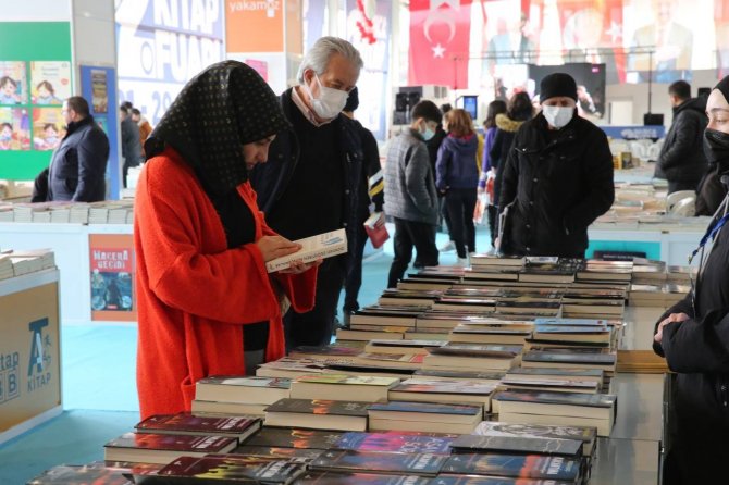 Darıca’da Kitap Fuarı Açılışına Yoğun İlgi