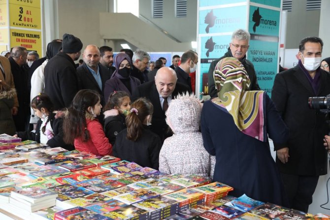 Darıca’da Kitap Fuarı Açılışına Yoğun İlgi