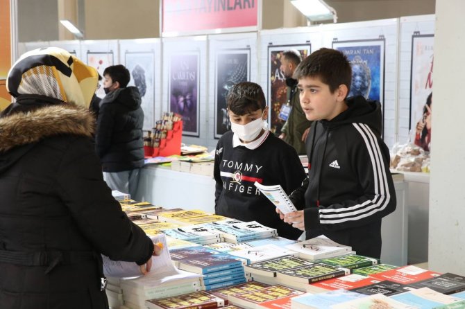 Darıca’da Kitap Fuarı Açılışına Yoğun İlgi