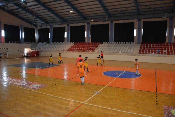 Korkuteli’nde Okullar Arası Futsal Turnuvası Başladı