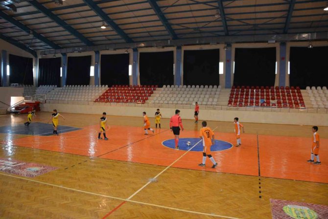 Korkuteli’nde Okullar Arası Futsal Turnuvası Başladı