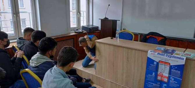 Kütahya’da Lise Öğretmen Ve Öğrencilerine Okul Afet Farkındalık Eğitimi