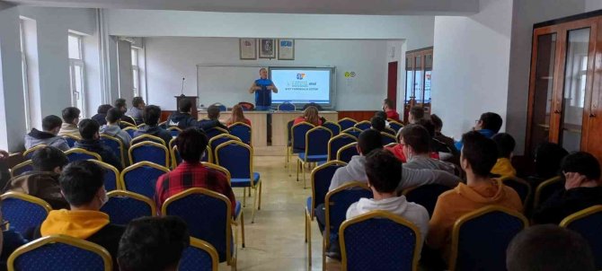 Kütahya’da Lise Öğretmen Ve Öğrencilerine Okul Afet Farkındalık Eğitimi