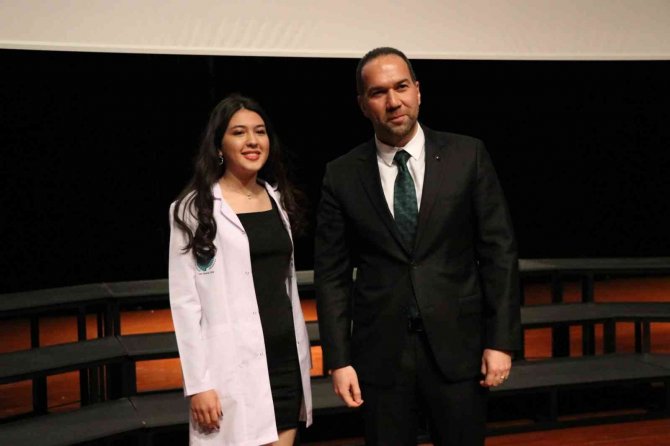 Tıp Öğrencileri Beyaz Önlük Giydi