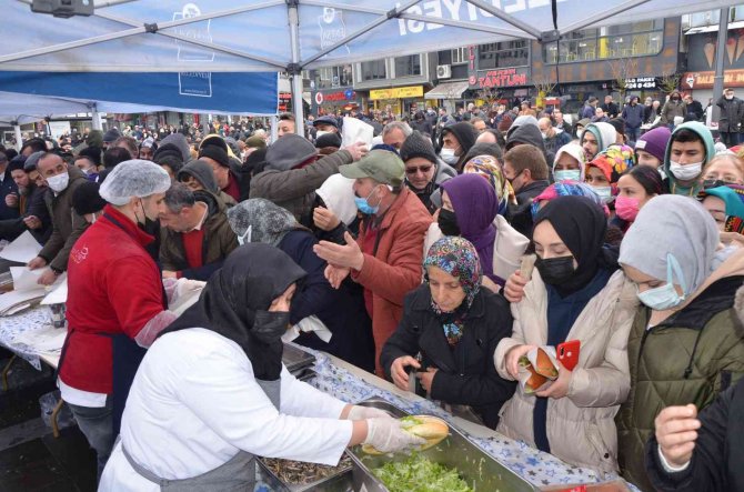 Ordu’da 2 Ton Hamsi, Vatandaşlara İkram Edildi
