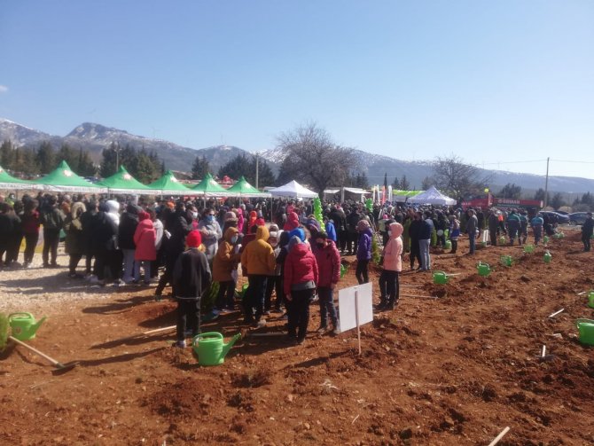 Köyceğizli Yeliz, Ödülünü Milletvekili Yelda Erol Gökcan’dan Aldı