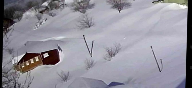 Sakarya’da Kar Kalınlığı 3 Metreyi Buldu, Evler Kara Gömüldü