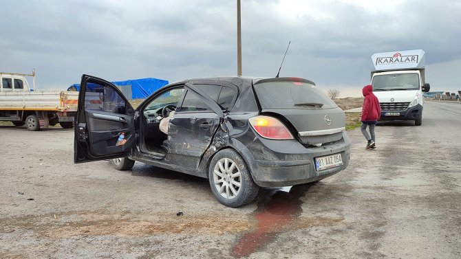Sakarya’da Otomobil İle Kamyonet Çarpıştı: 1 Yaralı
