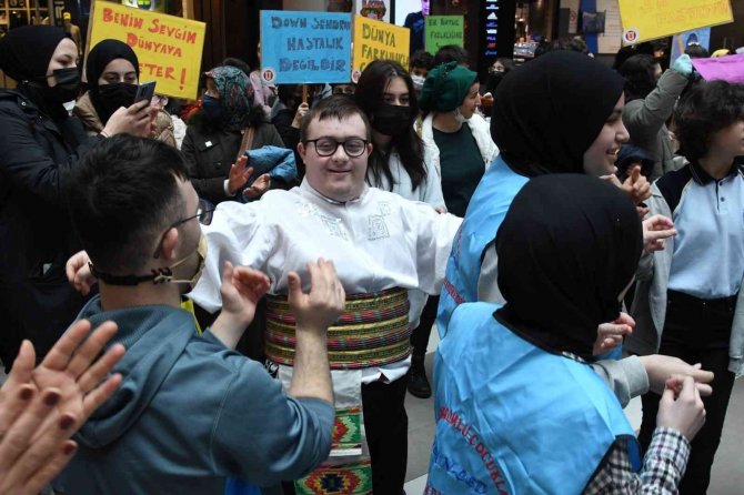 Down Sendromlu Çocuklar Yeteneklerini Gösterdi