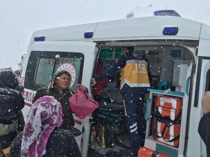 Üç Bin Rakımlı Mereto Dağı Eteklerinde Hastalanan Çocuklara 8 Saatte Ulaşıldı