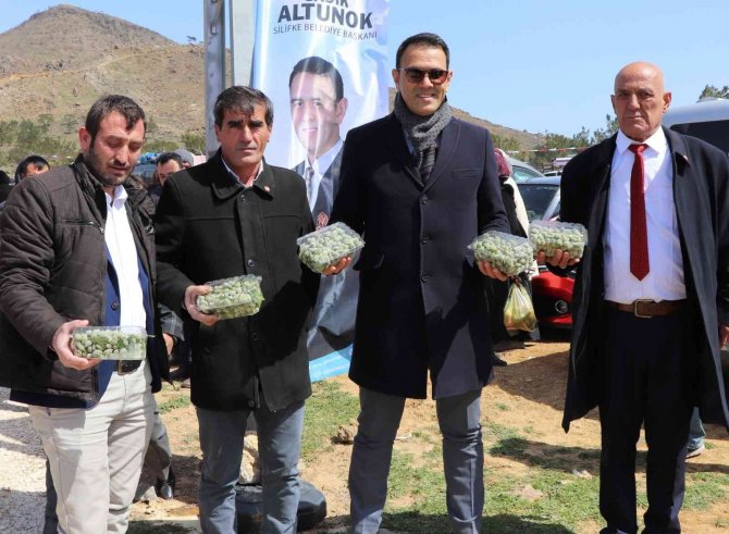 Silifke’de Çağla Festivali Düzenlendi