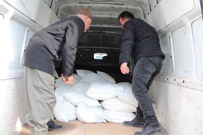 Şırnak’ta Arıcılara Yemlik Şeker Dağıtıldı