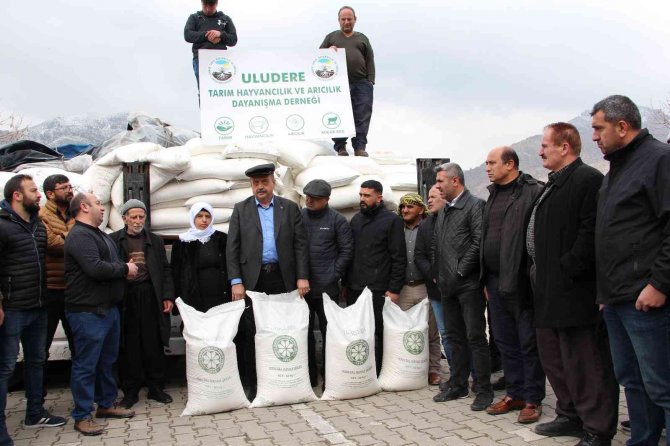 Şırnak’ta Arıcılara Yemlik Şeker Dağıtıldı