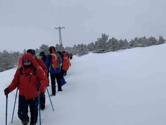 Şehitleri Anmak İçin 1 Metre Karda Yürüdüler