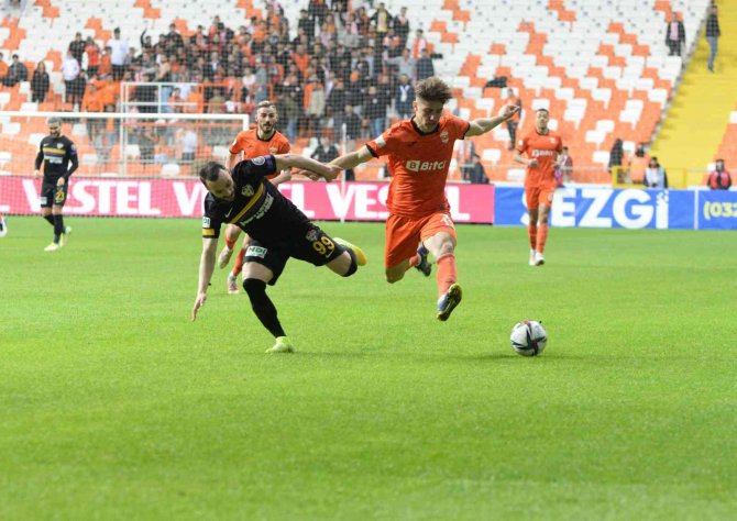 Spor Toto 1. Lig: Adanaspor: 0 - Eyüpspor: 0 (İ̇lk Yarı)