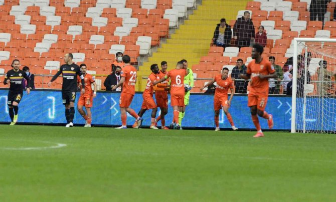 Spor Toto 1. Lig: Adanaspor: 0 - Eyüpspor: 0 (İ̇lk Yarı)