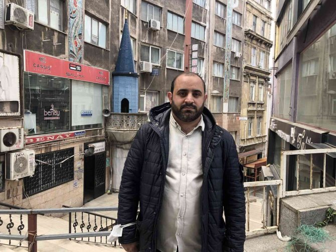 İ̇ş Hanına Bitişik Minare Görenleri Hayrete Düşürüyor