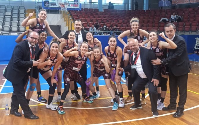 Turgutlu Belediyespor Kadın Basketbol Takımı Play Off Biletini Aldı