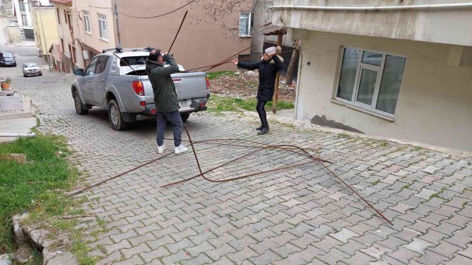 Polis Gibi Hırsızları Kovaladı: Kıstırılan Hırsızlar, Çareyi Çaldıkları Malı Bırakmakta Buldu