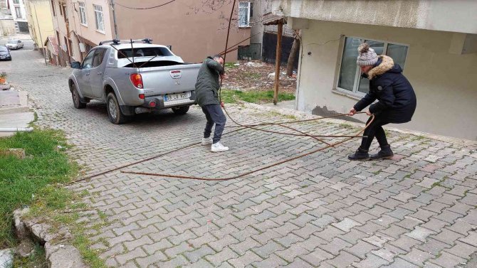 Polis Gibi Hırsızları Kovaladı: Kıstırılan Hırsızlar, Çareyi Çaldıkları Malı Bırakmakta Buldu