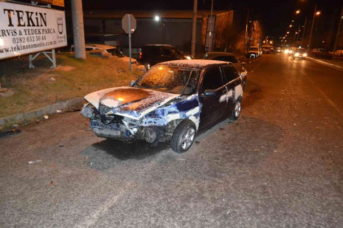Kazada Yaralanan Sürücü Telefonunu Elinden Bırakmadı
