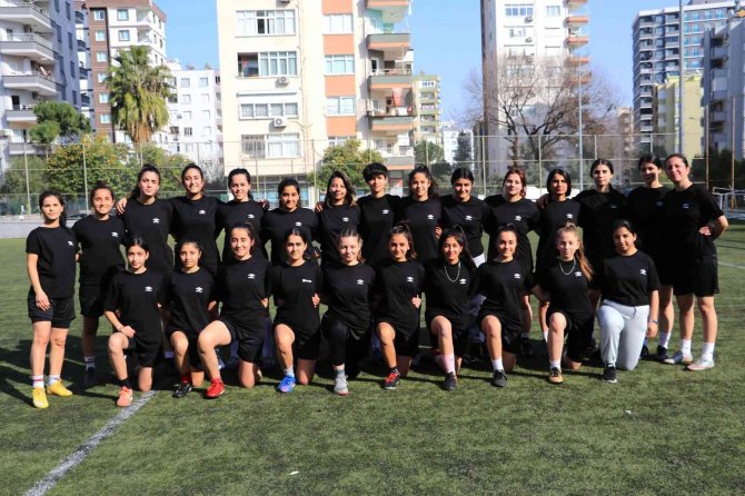 Adana 01 Kadın Fk, İlk Maçında 5-0 Galip Geldi
