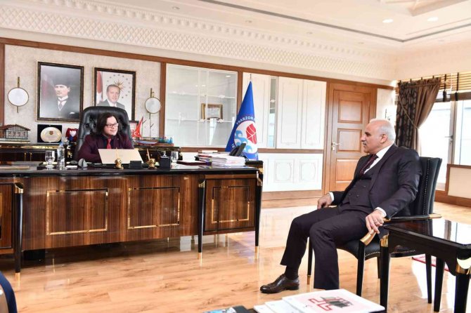 Başkan Zorluoğlu Koltuğunu Enes’e Devretti