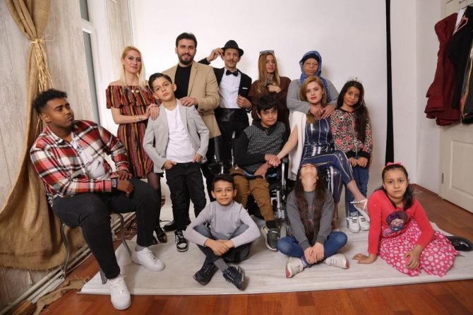 Savaş Mağduru Çocuklar Hayat Hikayelerini Sahneye Taşıyor