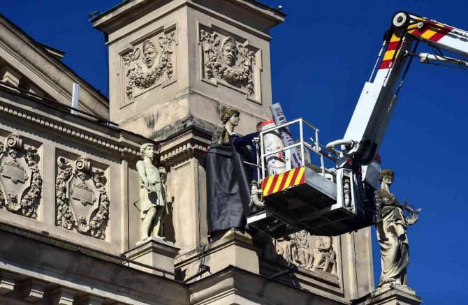 Lviv’de Tarihi Opera Binasında Saldırılara Karşı Tedbir Alınıyor