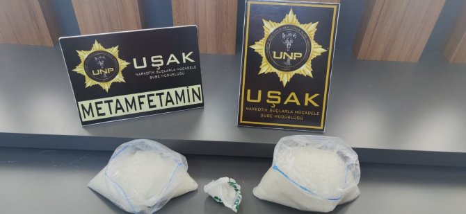 Uşak’ta Şüphelenilen Adamın Üzerinden 1,5 Kilo Uyuşturucu Çıktı