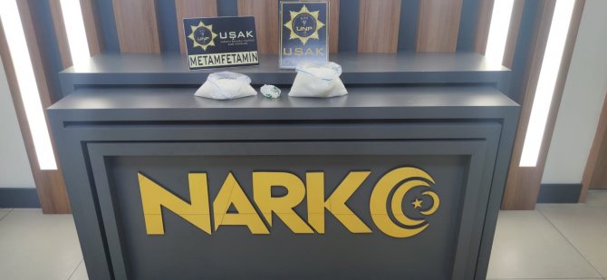 Uşak’ta Şüphelenilen Adamın Üzerinden 1,5 Kilo Uyuşturucu Çıktı