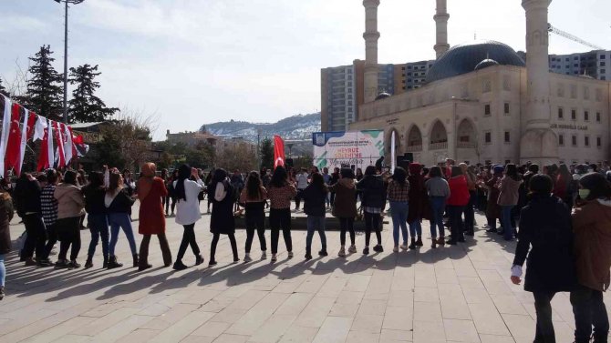 Mardin Valisi Demirtaş, Nevruz’da Vatandaşlarla Halay Çekti
