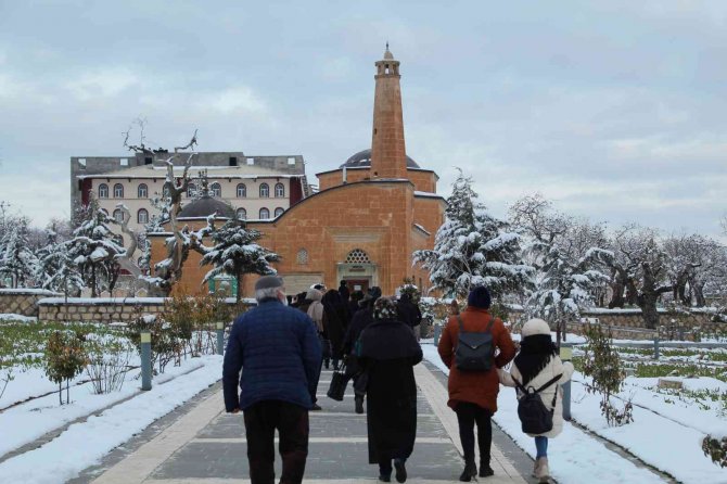 Eksi 7 Derecede Işık Hadisesini İzlemek İçin Siirt’te Toplandılar