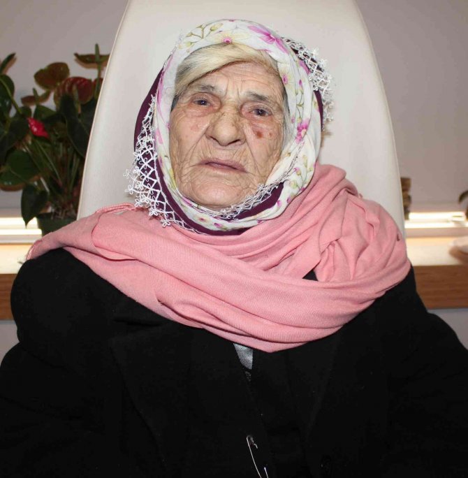 Yaşlı Kadın Yeniden Görmeye Başladı