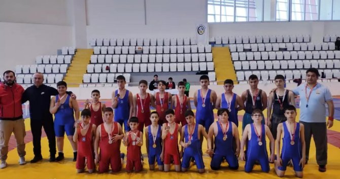 Yunusemreli Güreşçiler 2 Günde 27 Madalya Kazandı