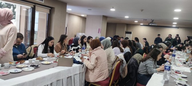 Kızılay Yönetimi Gençlerle Kahvaltıda Buluştu