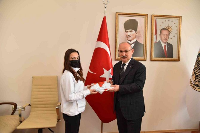 Vali Karadeniz Türkiye Şampiyonu Takımı Ağırladı