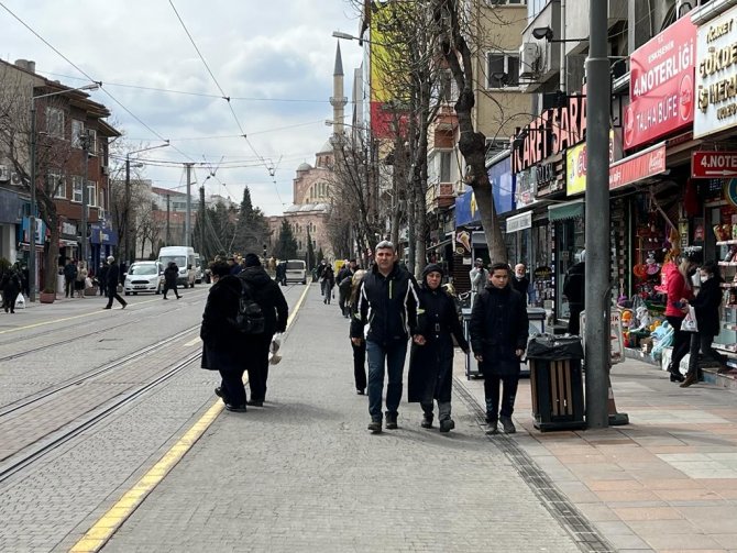 Eskişehir Vaka Sayıları Düşse De Zirveyi Bırakmıyor