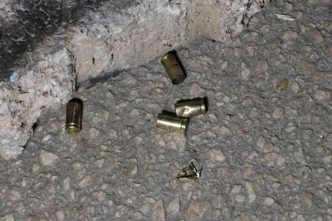 Alacak Verecek Meselesinde Çıkan Kavgada Silahlar Konuştu: 4 Yaralı