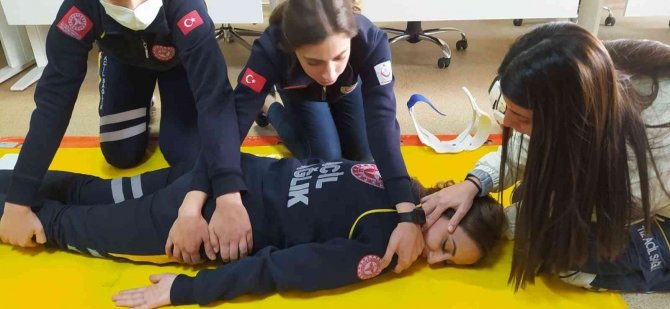 Afyonkarahisar’da 112 Acil Sağlık Ekibine Temel Modül Eğitimi