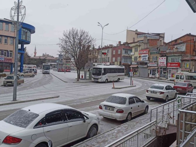 Şuhut’ta Mart Ayının Son Haftası Yağan Kar Şaşkınlığa Neden Oldu