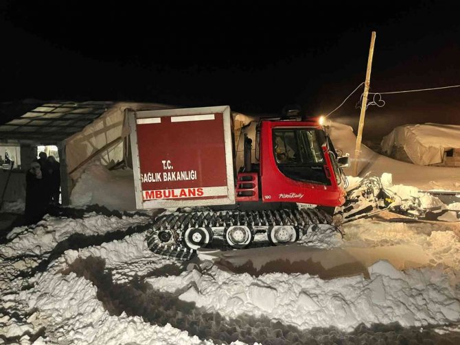 Sağlık Ekipleri Yolu Kapanan Köyde Kolunu İnciten Çocuk İçin Seferber Oldu