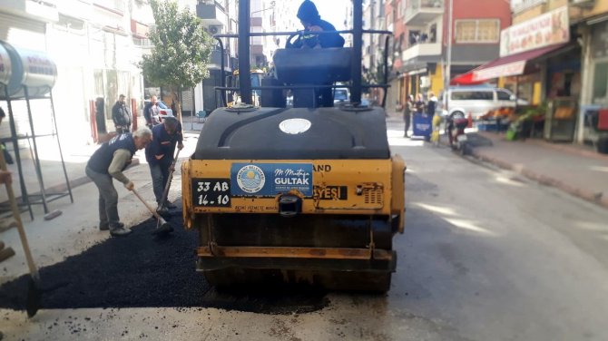 Akdeniz’de Yol, Asfalt Ve Kaldırım Yenileme Çalışmaları Sürüyor